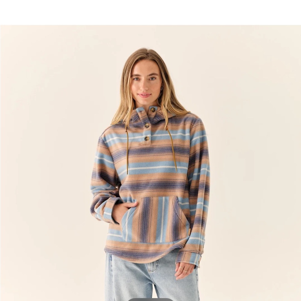 NWT Levitate Baja Stripe Pullover